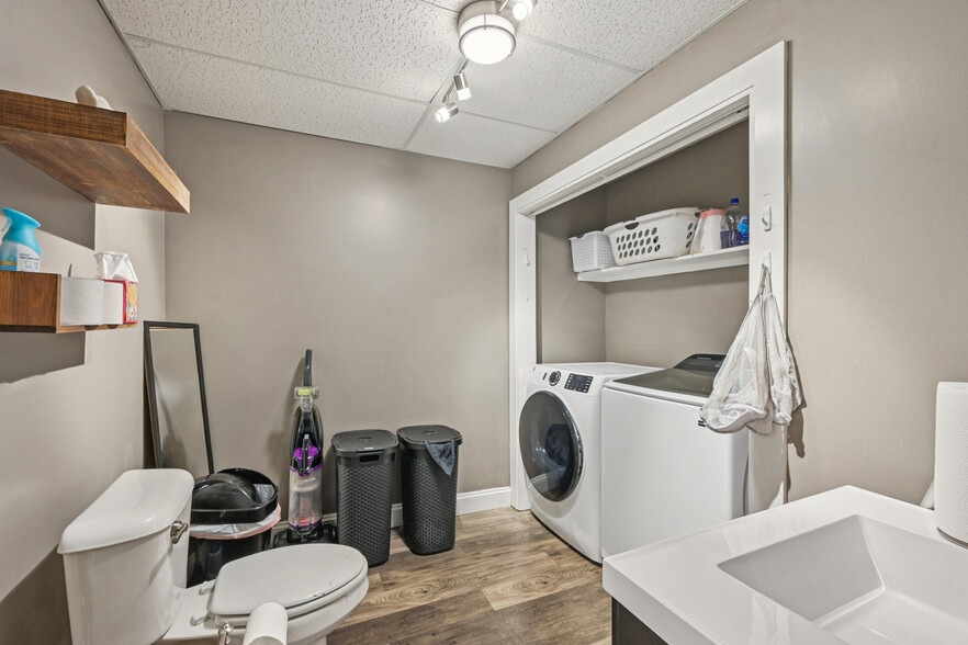 More Photos Of 56 N Franklin St, Delaware Freestanding For Sale