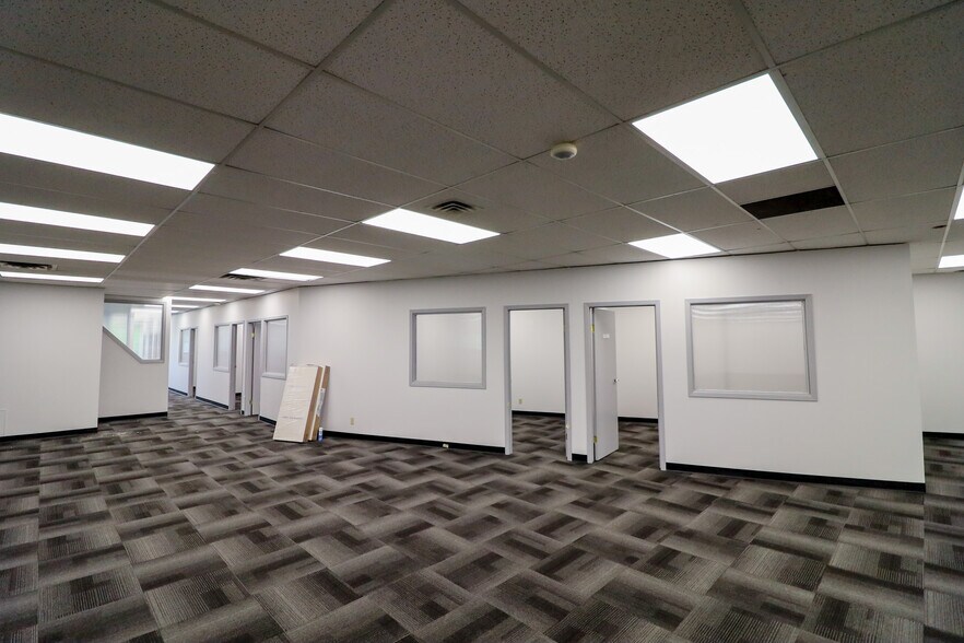More Photos Of 1530 27th Ave NE, Calgary Light Distribution For Lease