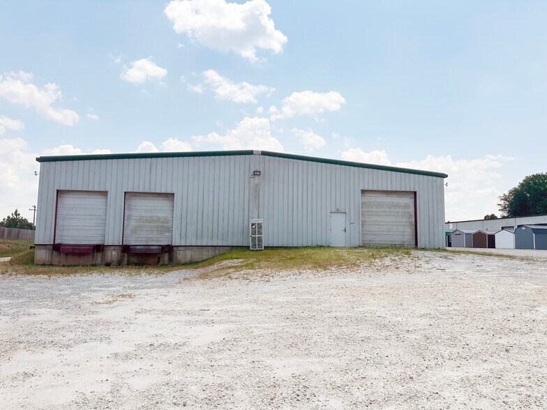 More Photos Of 1050 Canaan Rd, Roebuck Warehouse For Lease