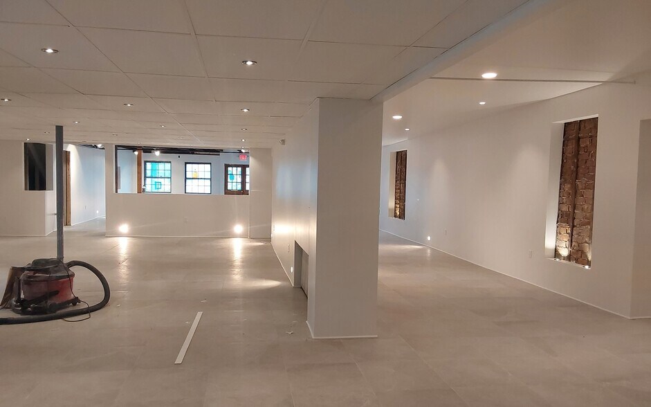 More Photos Of 15-17 Goshen Ave, Washingtonville Storefront Retail Residential For Lease