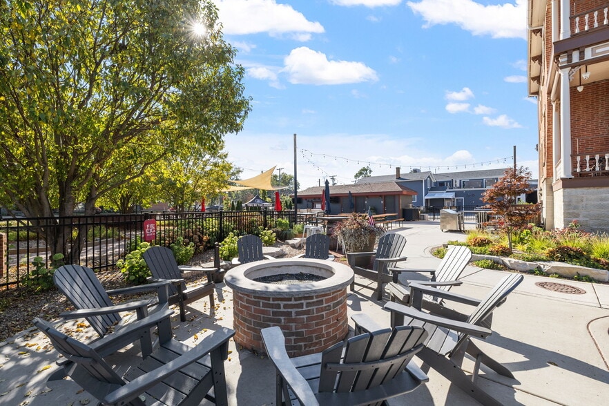 More Photos Of 6811 Hickory St, Tinley Park Bar For Sale