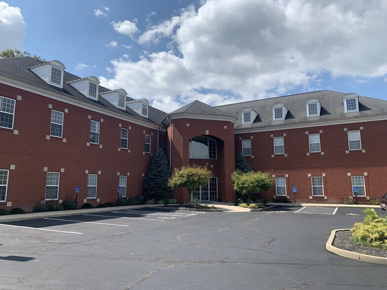 More Photos Of 8111 Cheviot Rd, Cincinnati Office For Sale