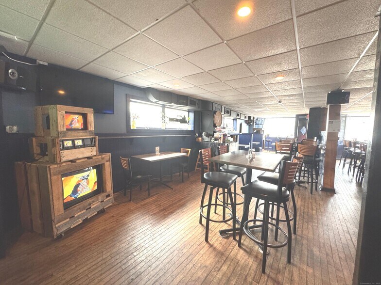 More Photos Of 164 Main St, Portland Restaurant For Sale