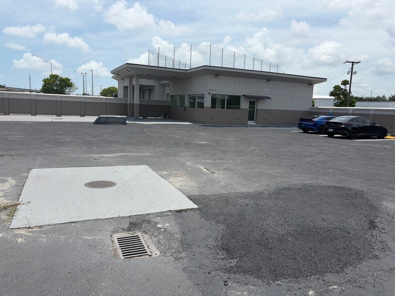 More Photos Of 17440 NW 2nd Ave, Miami Auto Repair For Sale