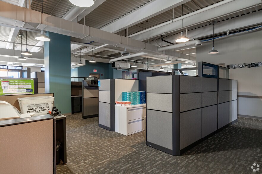 More Photos Of 251 Diversion St, Rochester Office For Sale