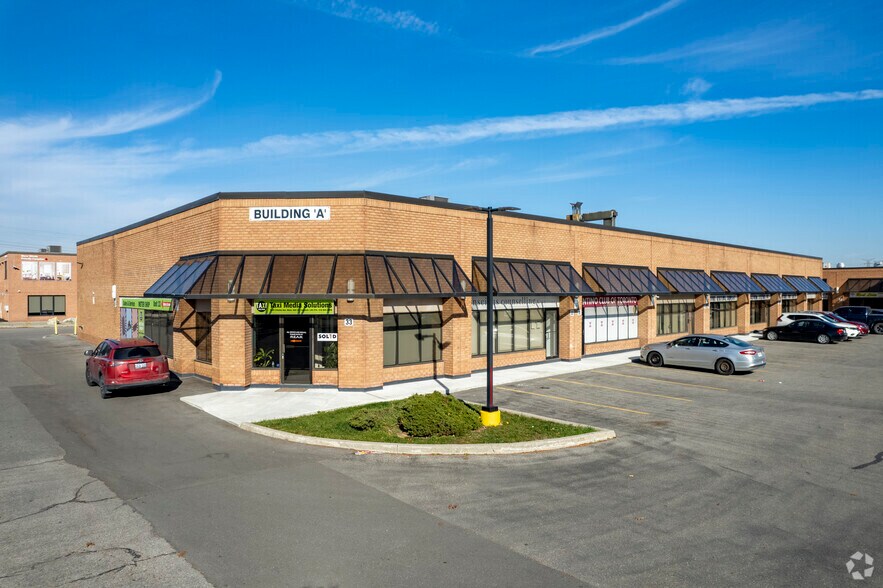 More Photos Of 3300 Steeles Ave W, Vaughan Light Distribution For Lease