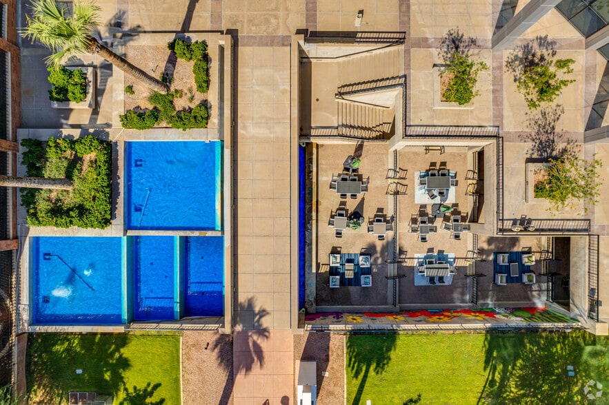 More Photos Of 2020 N Central Ave, Phoenix Office For Lease