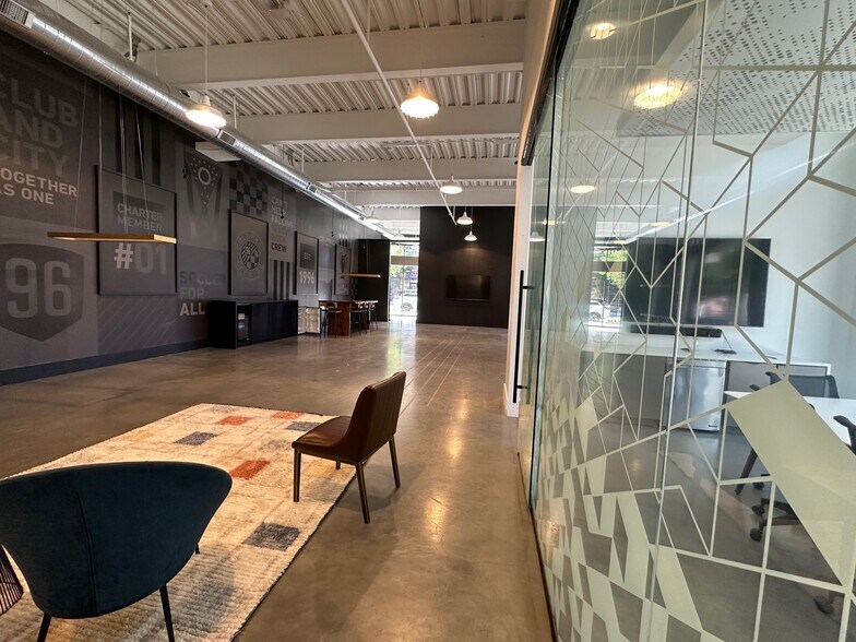 More Photos Of 873-875 N High St, Columbus Office For Lease