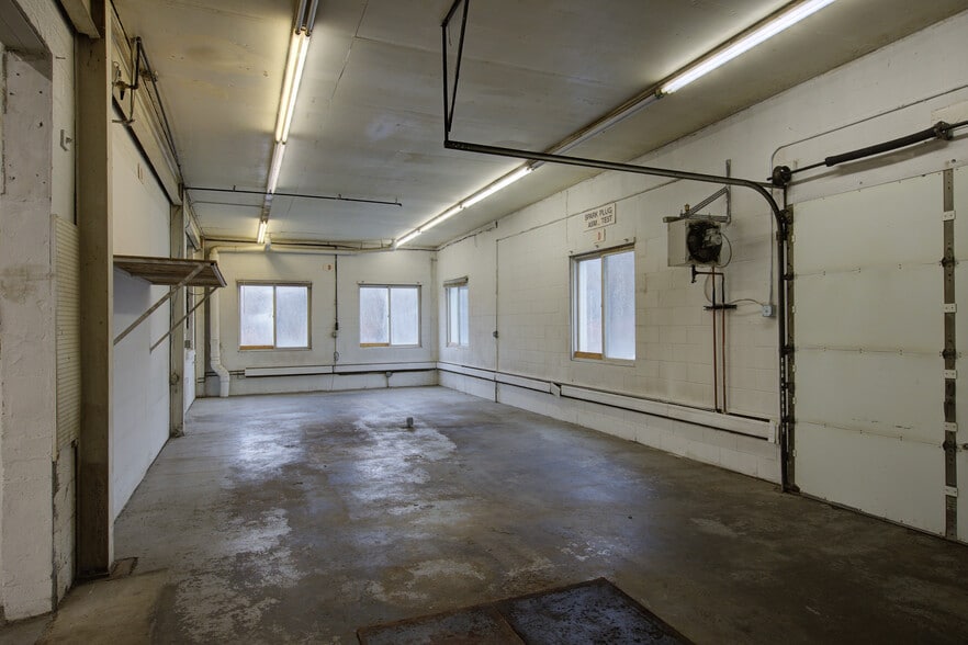 More Photos Of 180 Ushers Rd, Round Lake Warehouse For Sale