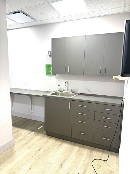More Photos Of 601 N Federal Hwy, Hallandale Beach Office For Lease