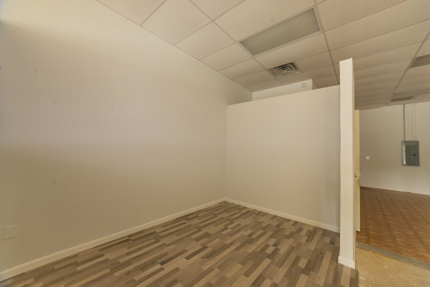 More Photos Of 3900 S Goldenrod Rd, Orlando General Retail For Lease