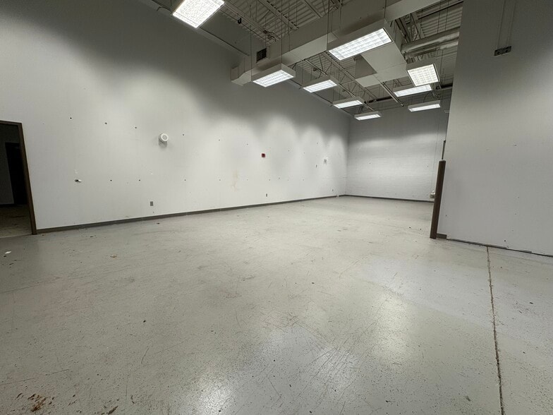 More Photos Of 151 Westpark Blvd, Columbia Office For Sale