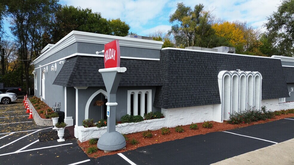 More Photos Of 10140 S Roberts Rd, Palos Hills Bar For Sale