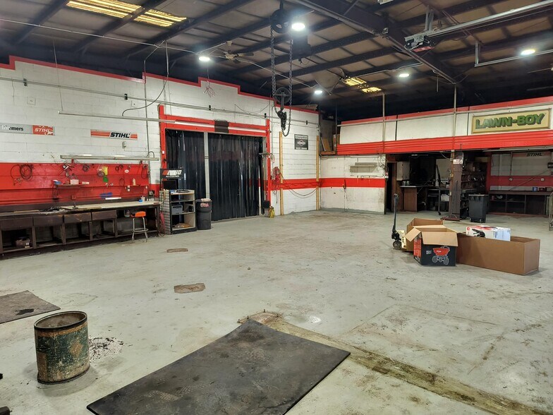 More Photos Of 1601 N Main St, Crown Point Warehouse For Lease