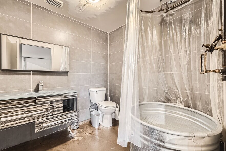 More Photos Of 9337 Commerce Center St, Highlands Ranch Showroom For Sale