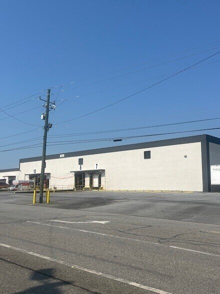 More Photos Of 707 S Erwin St, Cartersville Warehouse For Lease