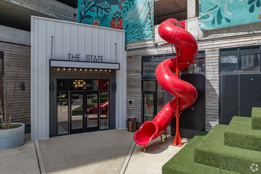 More Photos Of 2875 Detroit Ave, Cleveland Apartments For Lease