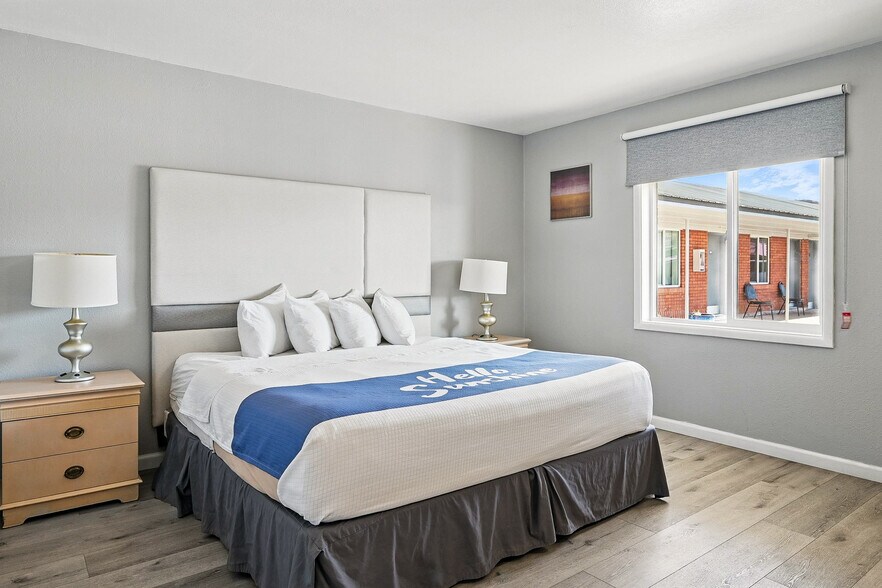 More Photos Of 91 E Main St, Bicknell Hotel For Sale