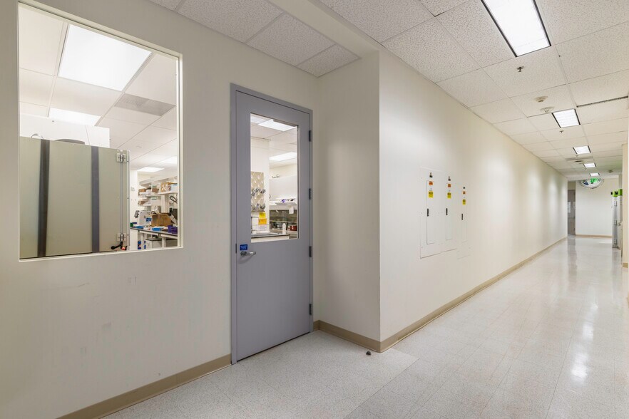 More Photos Of 700 Bay Rd, Redwood City Medical For Lease