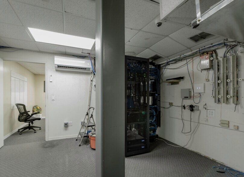 More Photos Of 4677 118th Ave N, Clearwater Manufacturing For Sale