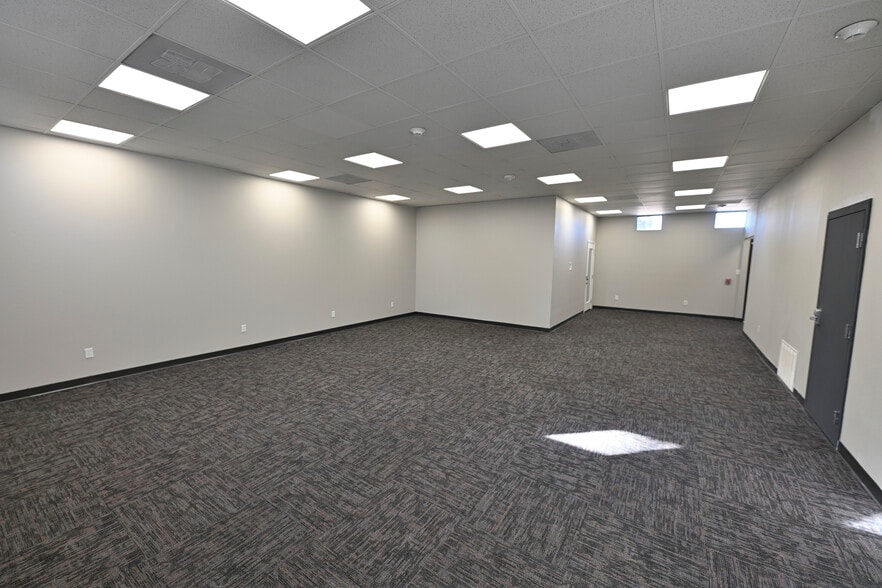 More Photos Of 8200 Windway Dr, Windcrest Medical For Lease