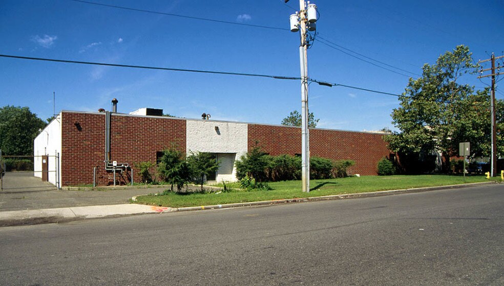 Primary Photo Of 48 Gleam St, West Babylon Warehouse For Lease