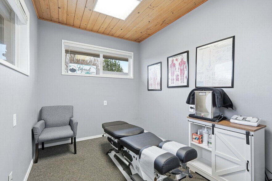 More Photos Of 12720 SW Pacific Hwy, Tigard General Retail For Sale