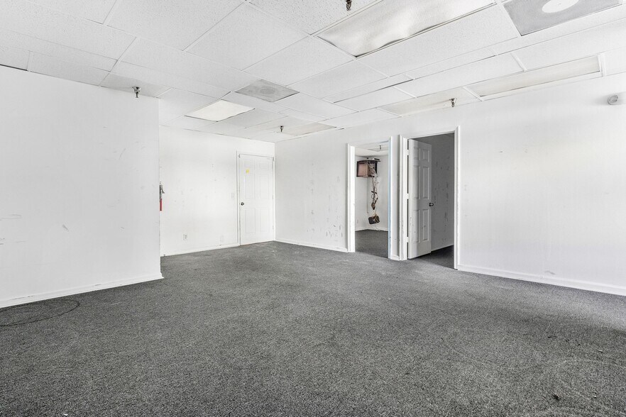 More Photos Of 1979 10th Ave N, Lake Worth Beach Light Distribution For Sale