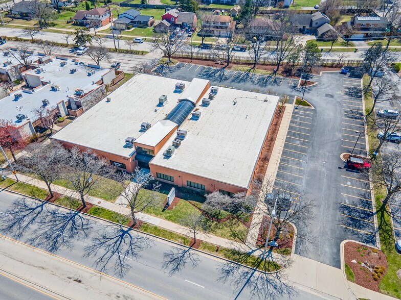 More Photos Of 505 E Golf Rd, Arlington Heights Office For Sale