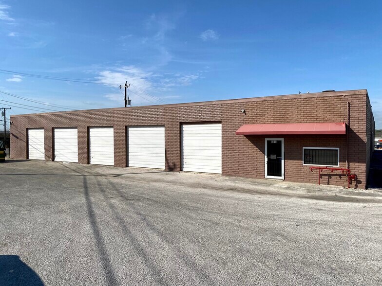 Primary Photo Of 5508-5516 Brewster St, San Antonio Warehouse For Lease