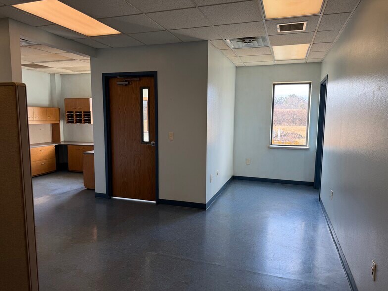 More Photos Of 195 Wendt Dr, Waupaca Warehouse For Lease