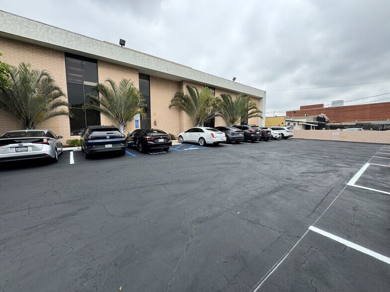 More Photos Of 100 S Citrus Ave, Covina Office For Sale
