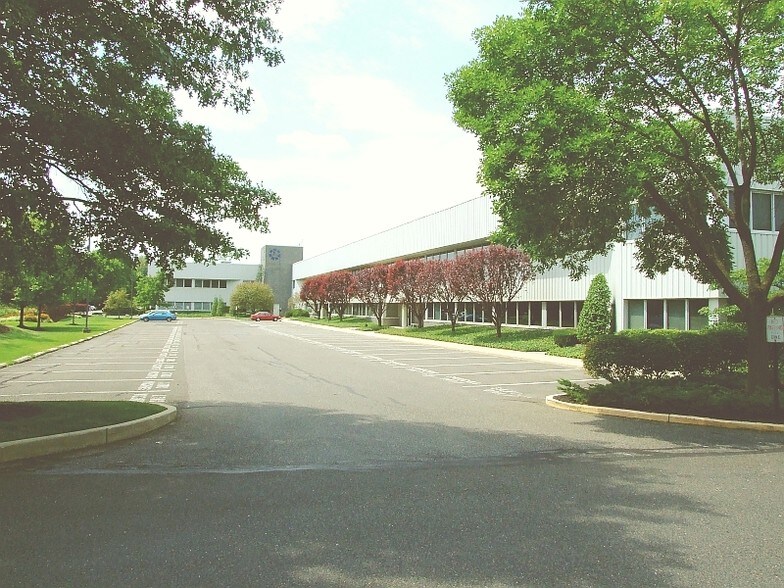 More Photos Of 13000 Midlantic Dr, Mount Laurel Light Distribution For Lease