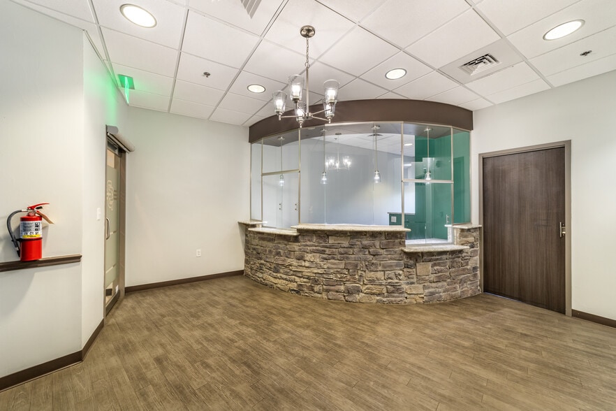 More Photos Of 250 E Basse Rd, San Antonio Medical For Lease