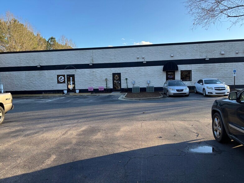 More Photos Of 259 Venture Dr, Smithfield Freestanding For Lease