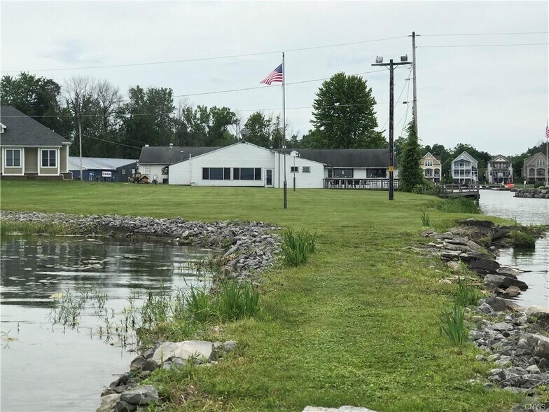 More Photos Of 303 Barrett Ln, Bridgeport Bar For Sale