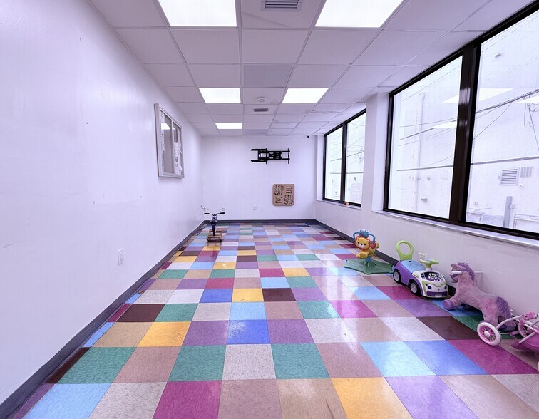More Photos Of 1140 W 50th St, Hialeah Medical For Sale