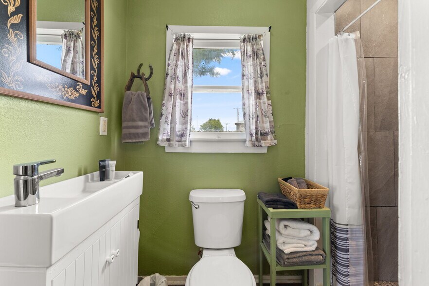 More Photos Of 702 W Wallace St, San Saba Hotel For Sale