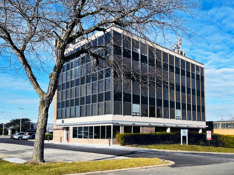 More Photos Of 60 E Industry Ct, Deer Park Medical For Lease