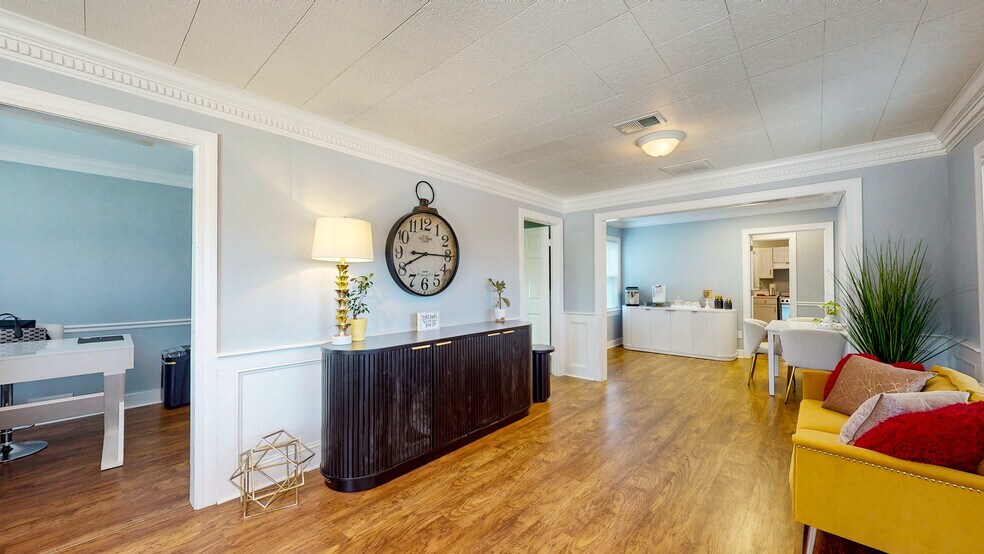 More Photos Of 105 N Madison Ave, Louisville Freestanding For Lease