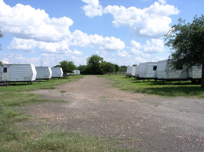 Primary Photo Of 1009 W Heaton St, Cuero Office For Sale