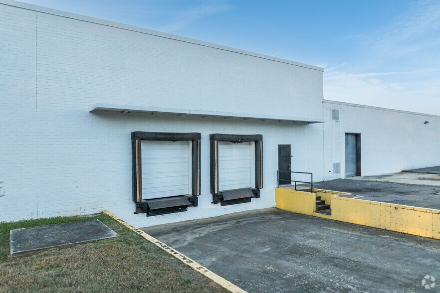 More Photos Of 231 E 13th St, Waynesboro Distribution For Lease
