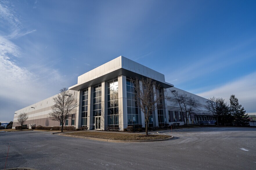 Primary Photo Of 2301 Ellis Ct, New Lenox Distribution For Lease