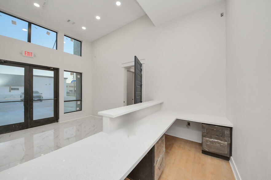 More Photos Of 220 Bella Katy Dr, Katy Office Residential For Lease