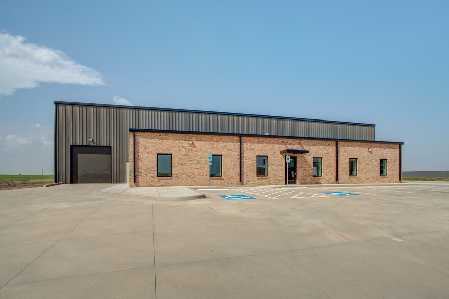 More Photos Of 9014 County Road 6820, Lubbock Distribution For Lease