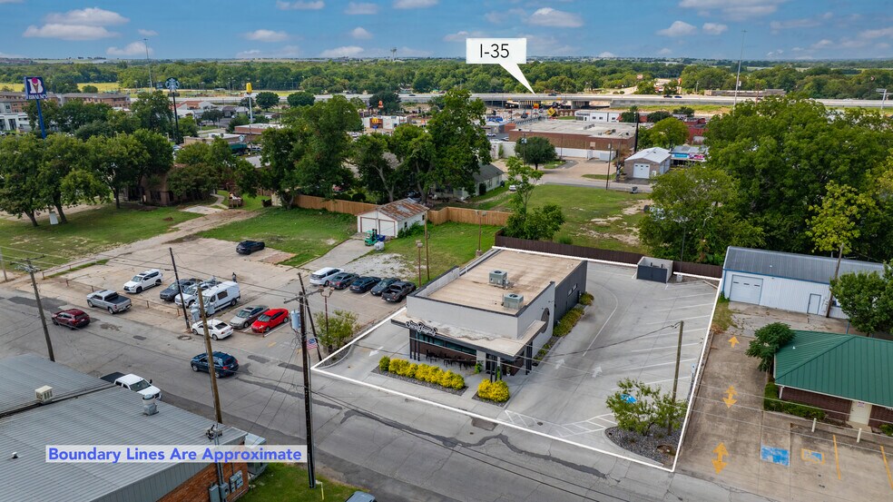 More Photos Of 211 N Weaver St, Gainesville Flex For Sale