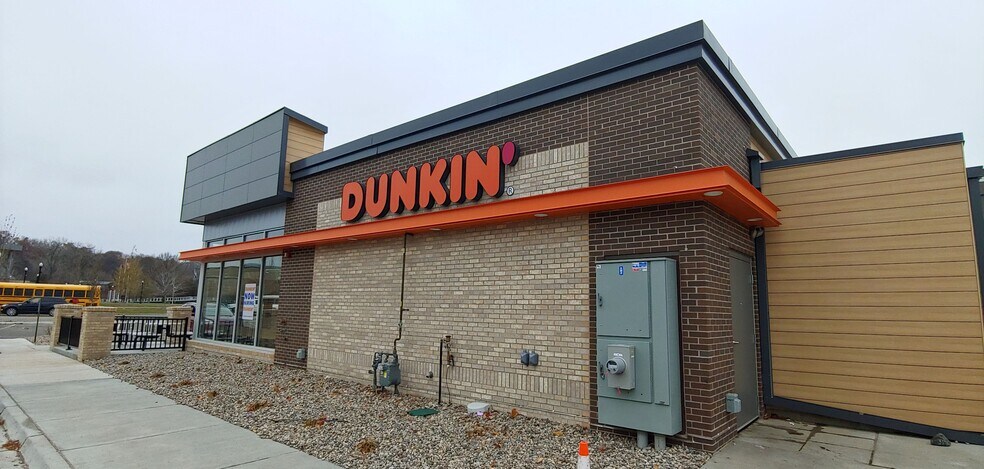 More Photos Of 722 N Chestnut St, Chaska Storefront For Lease