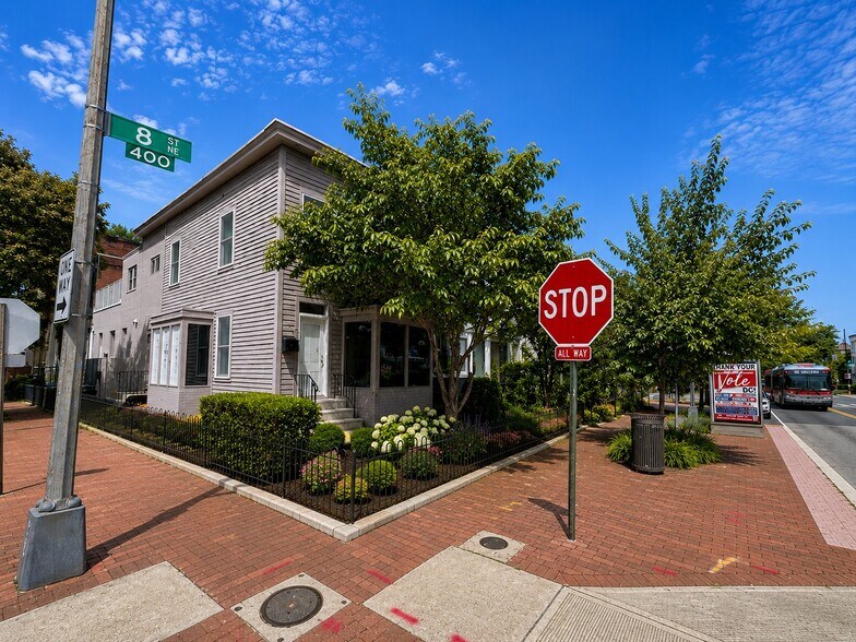 More Photos Of 400 8th St NE, Washington Office Residential For Lease