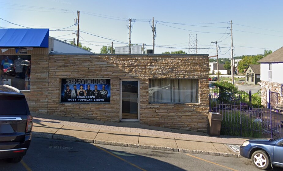 Primary Photo Of 117-119 E Main St, Branson General Retail For Lease