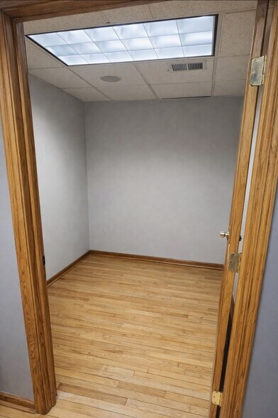 More Photos Of 7318 W Irving Park Rd, Norridge Storefront For Lease